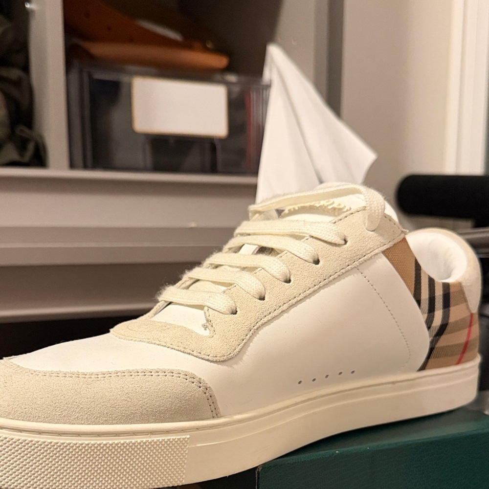 Burberry Cream and Beige Low-Top Sneakers with Signature Check Heel